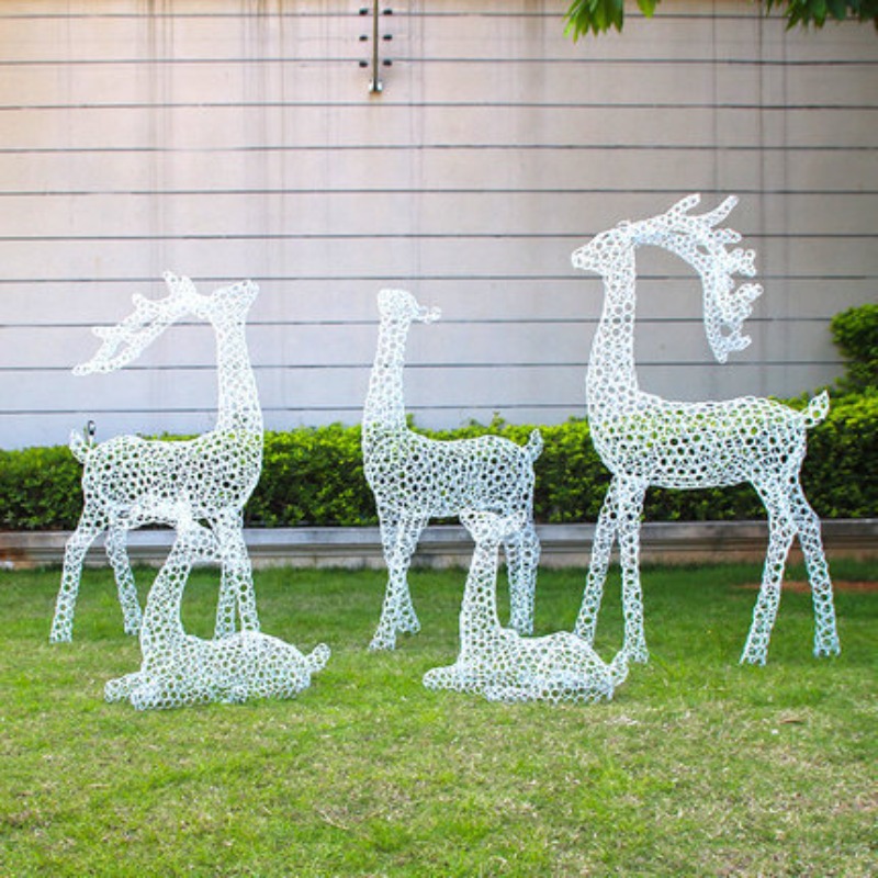 Gardening Tools Sketch - Sculpture de cerf sika creuse pour