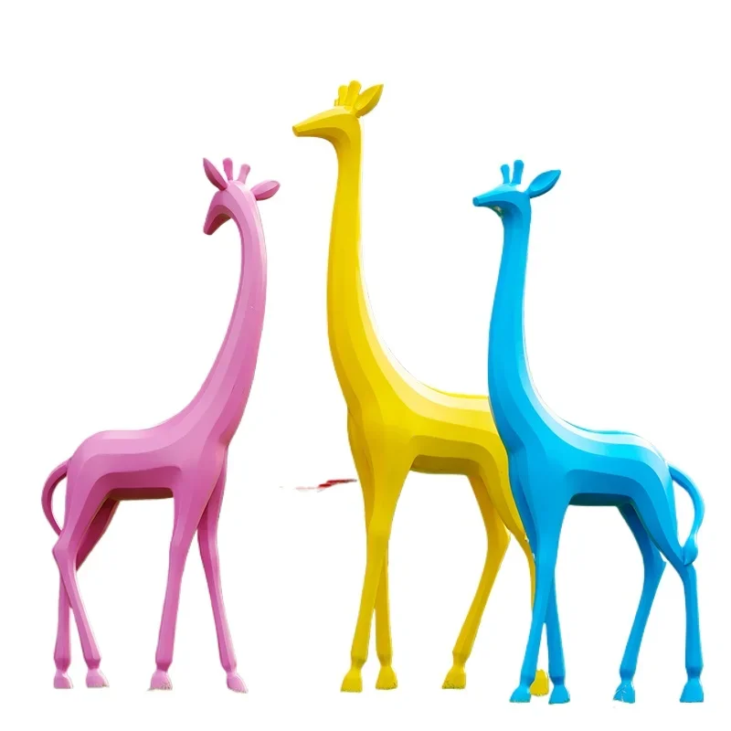 Gardening Tools Sketch - Sculpture géométrique abstraite de girafe pour