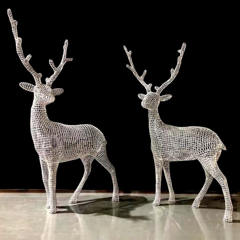 Sculpture de cerf en métal, or - Gardening Tools Sketch avis et prix